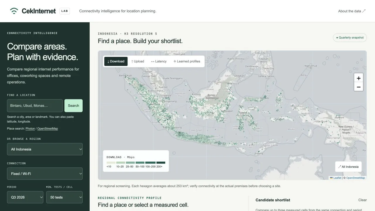 CekInternet showing Indonesia's measured internet performance on a hexagonal map, with location search and connection filters.